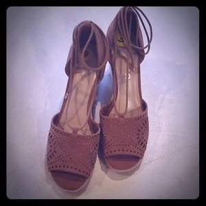 Unisa Wedges